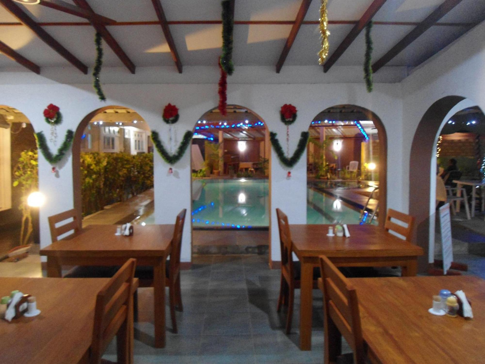 Ranveli Beach Hotel Dehiwala-Mount Lavinia Luaran gambar