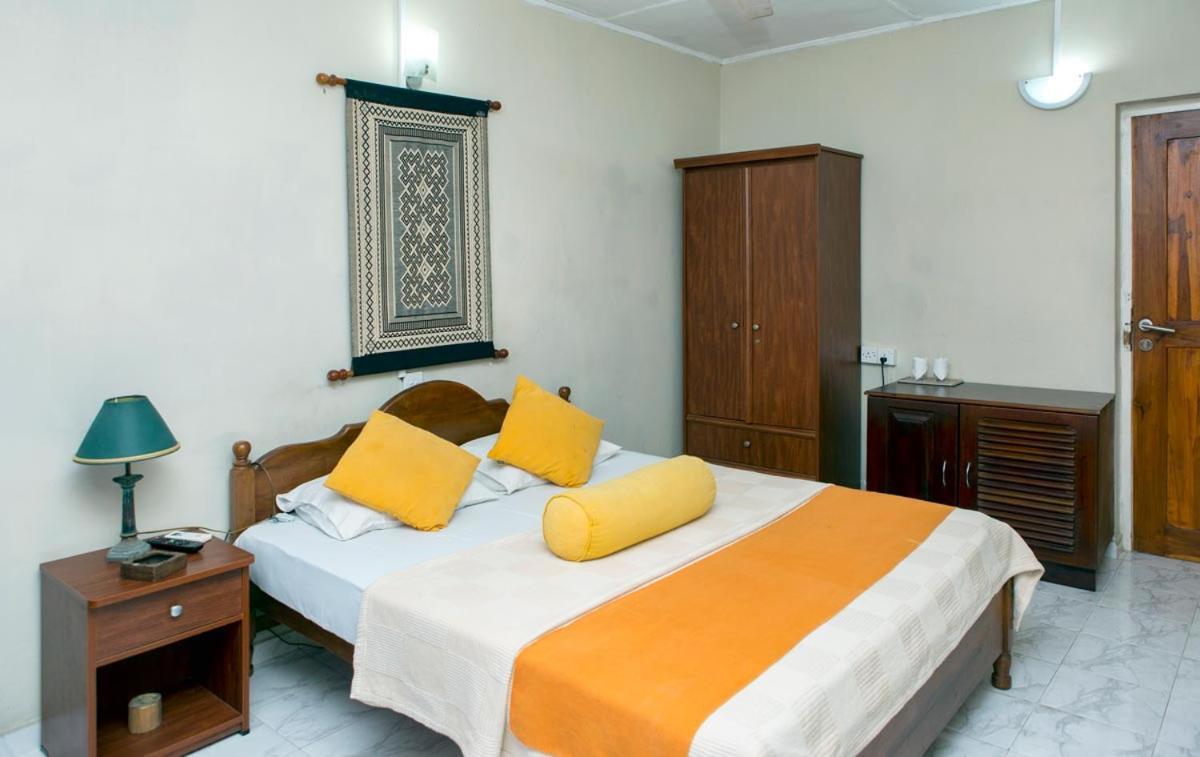 Ranveli Beach Hotel Dehiwala-Mount Lavinia Luaran gambar