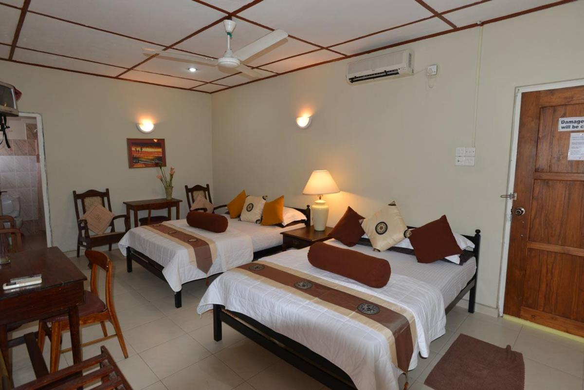 Ranveli Beach Hotel Dehiwala-Mount Lavinia Luaran gambar